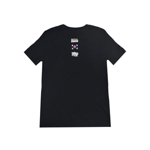 WOMENS SEOUL SAUSAGE X IN4M HI SCRIPT TEE